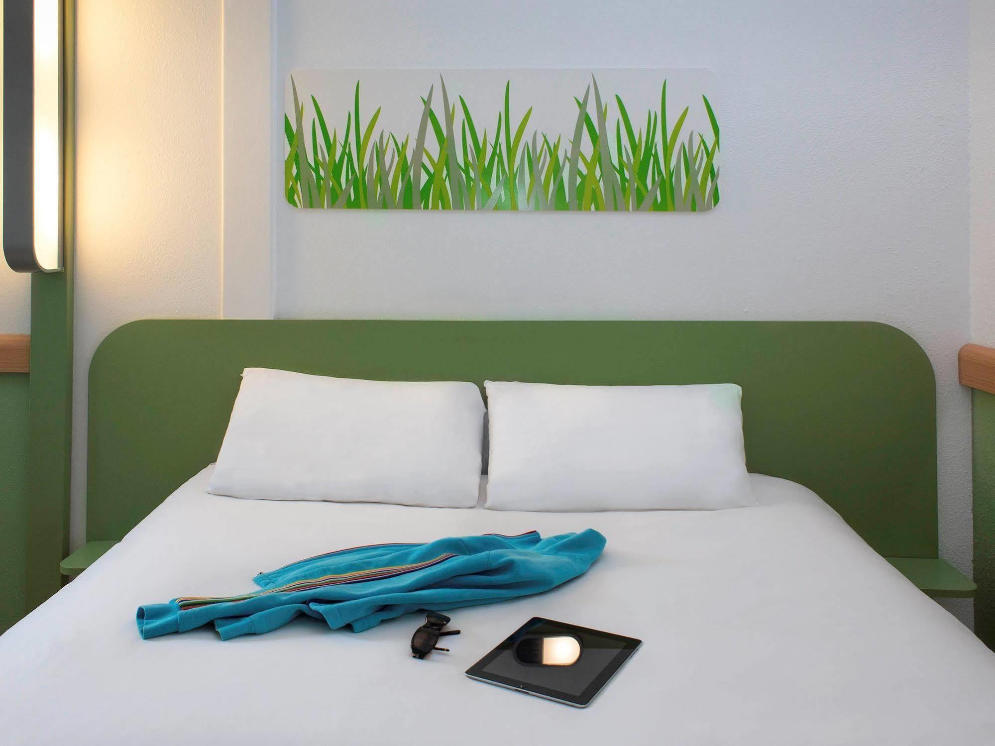 Ibis Budget Chambery Sud Challes Les Eaux Exterior photo