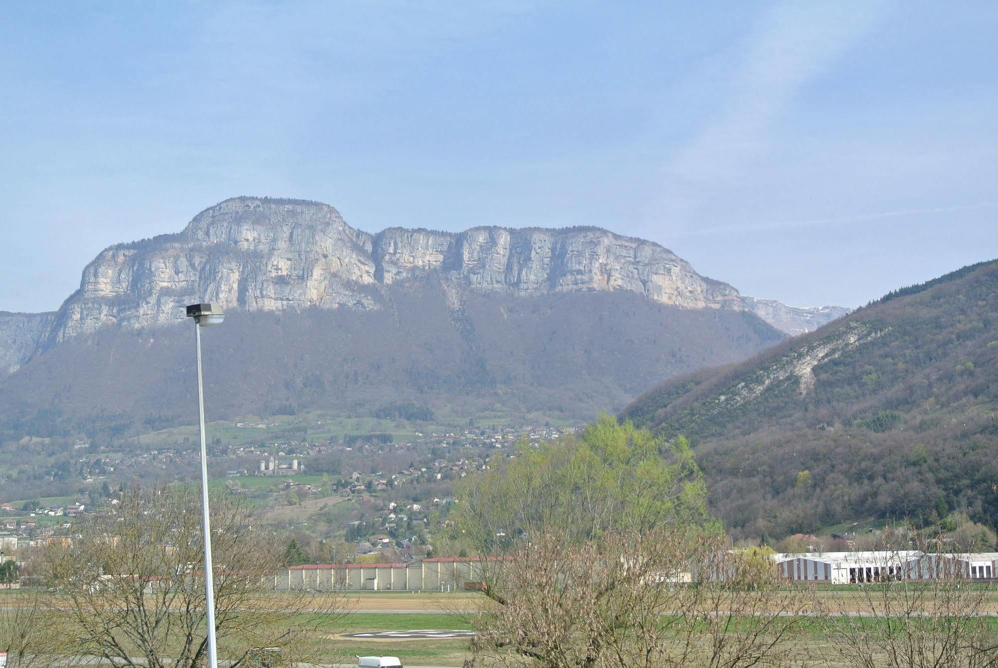 Ibis Budget Chambery Sud Challes Les Eaux Exterior photo