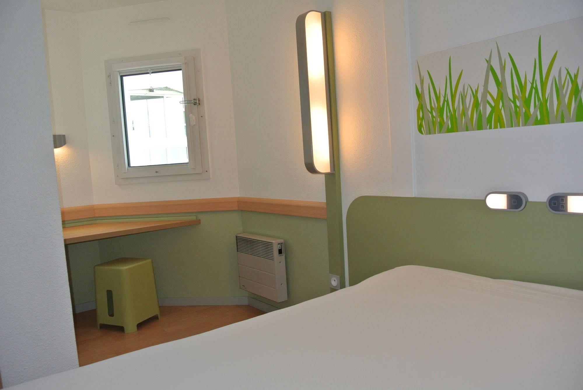 Ibis Budget Chambery Sud Challes Les Eaux Exterior photo